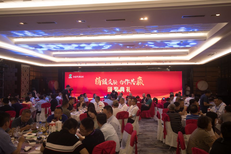 ׷����  �﷫��